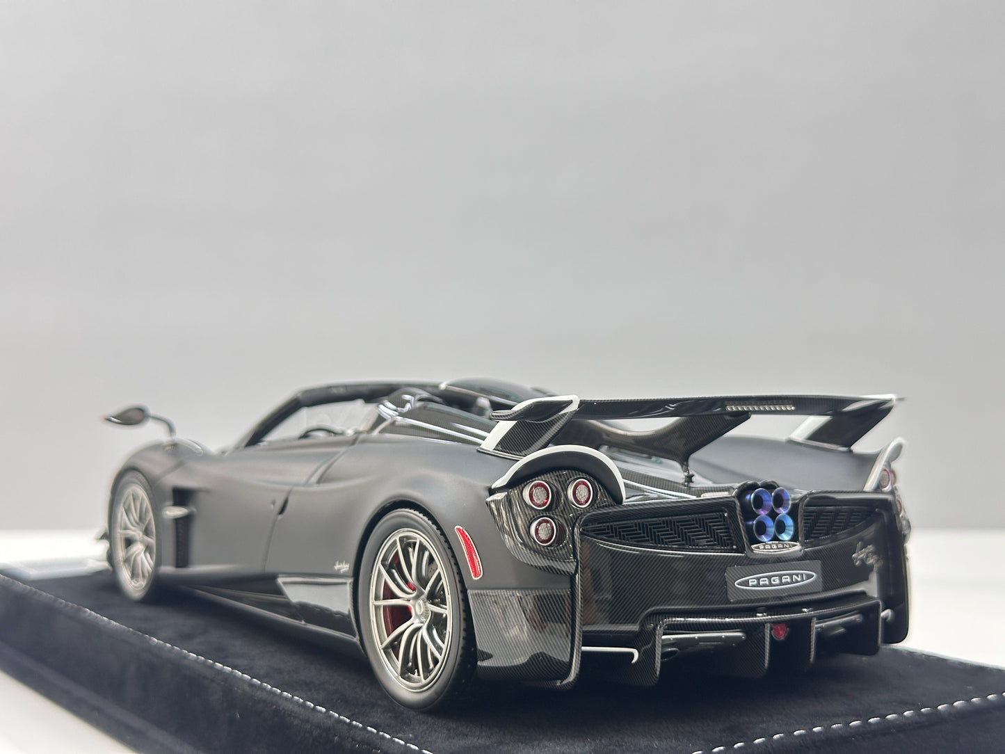 HH Model 1/18 Pagani Huayra Matte Black Carbon HH663