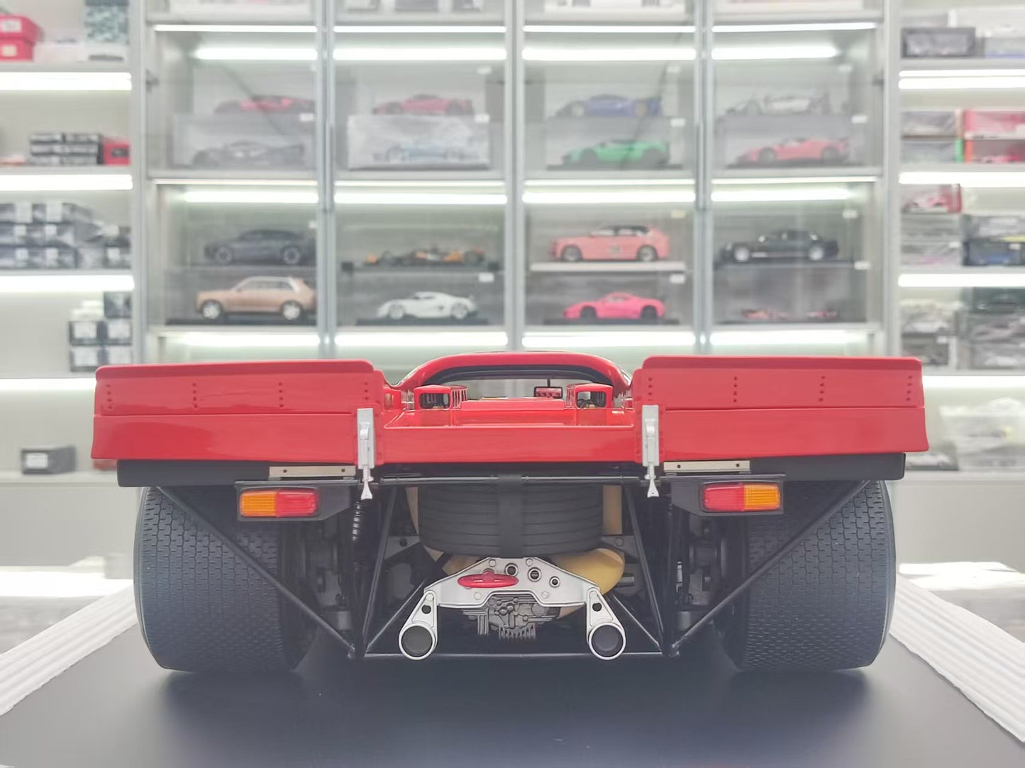 SPARK 1/8 Porsche 917 #23 winner Le Mans 1970 red 08LM70