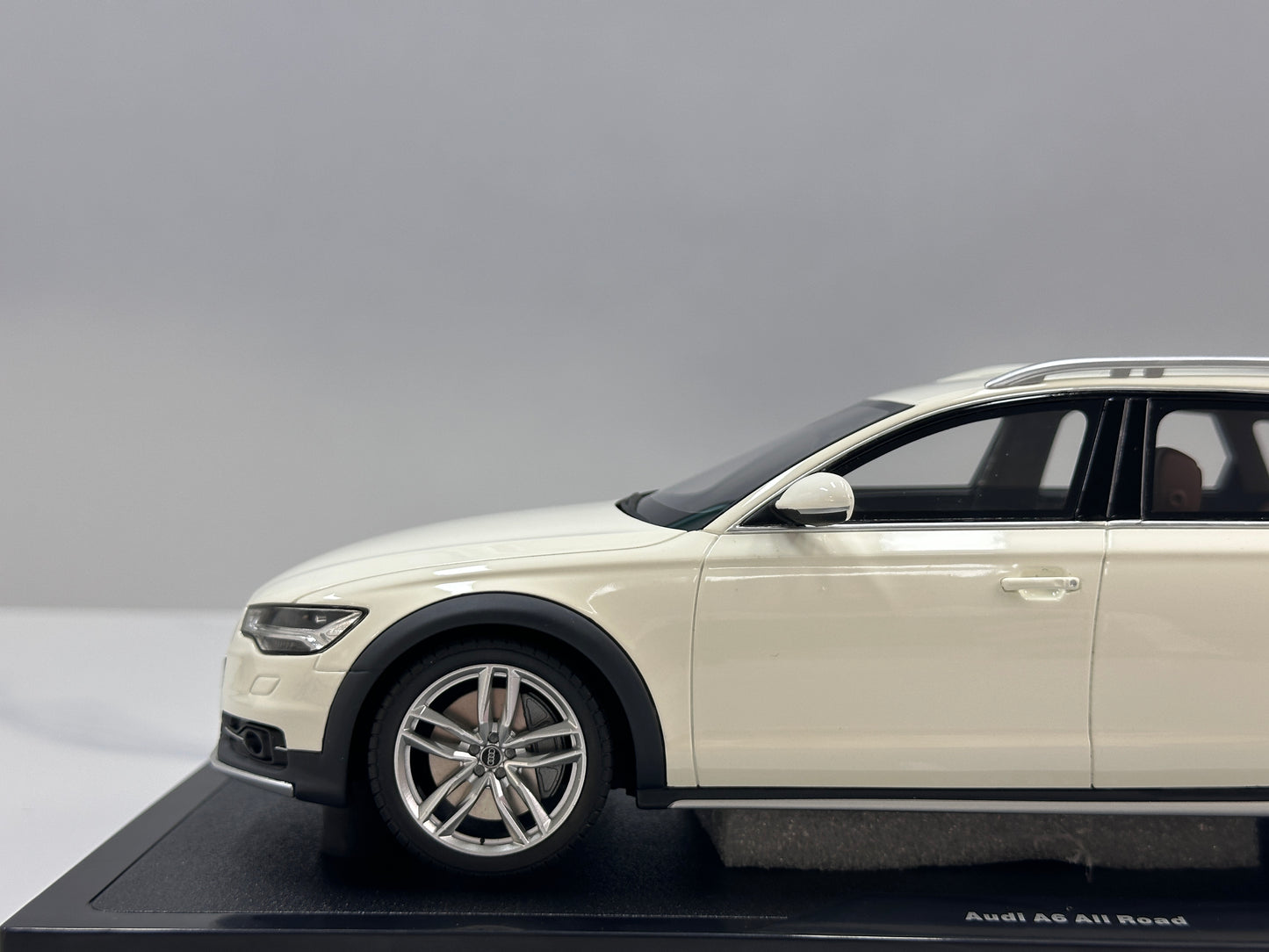 OTTO 1/18 Audi A6 C7 Allroad Ibis White OT1286