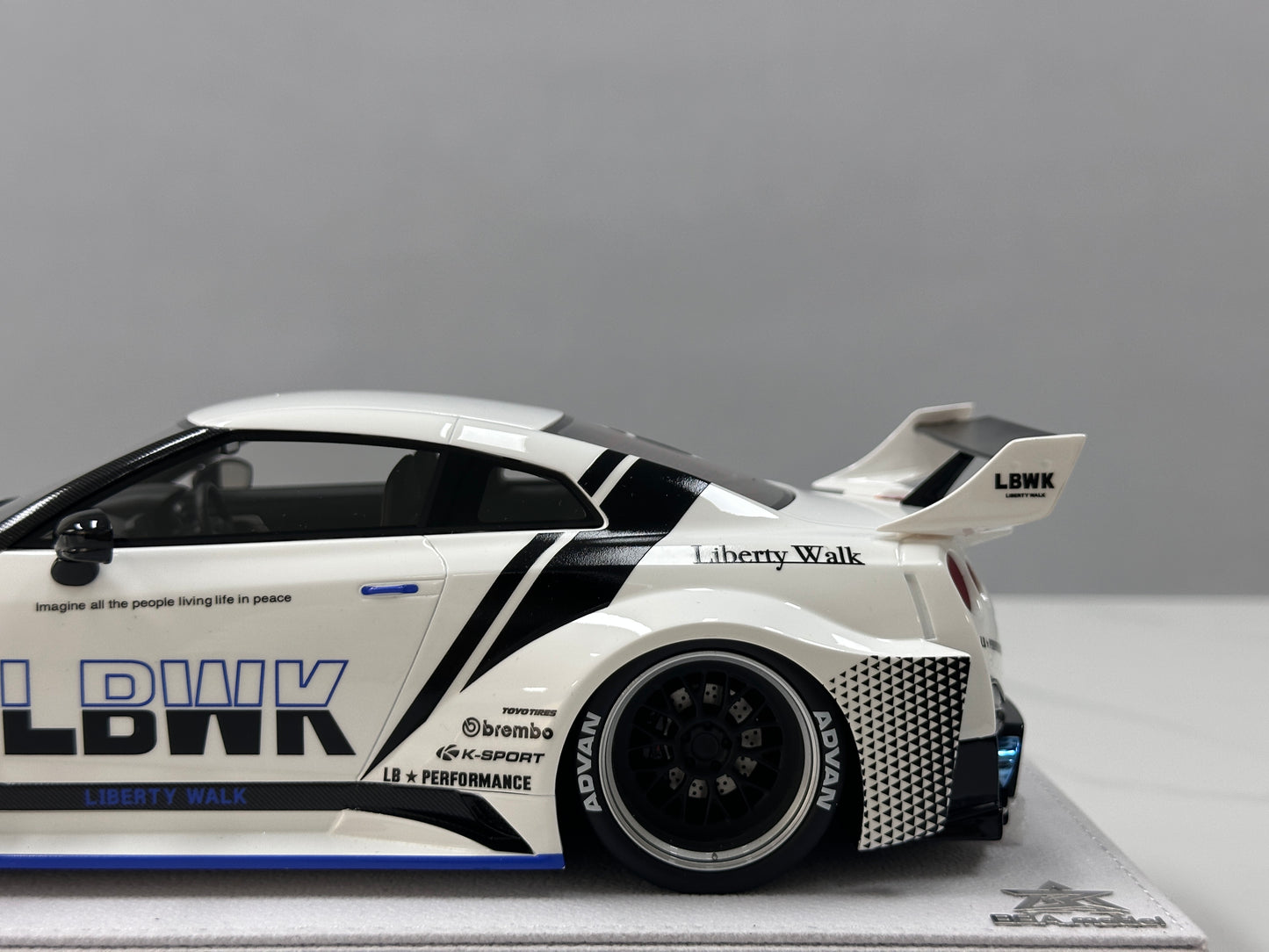 BBA MODEL 1/18 Nissan GTR 35GT-RR Blue and White Livery BBA064