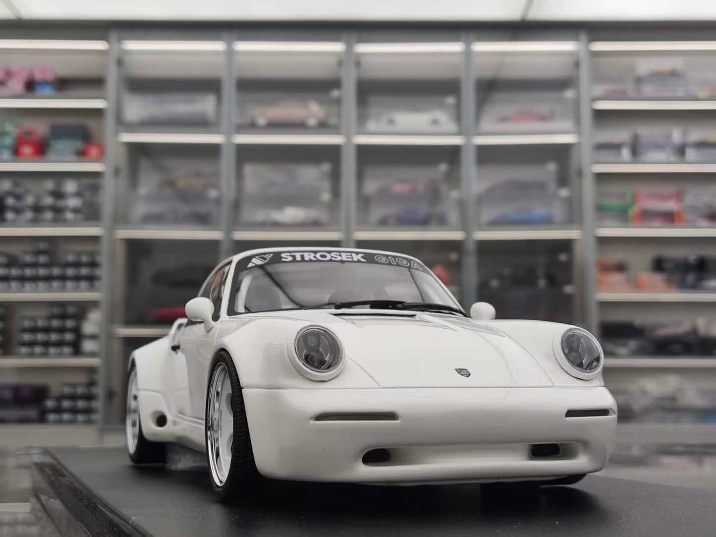 GT Spirit 1/18 Porsche Strosek Giga, White GT525