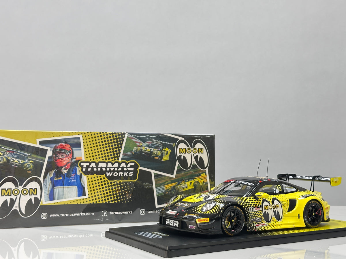 TARmac Works 1/18 Porsche 911 GT3 R – GT World Challenge Asia – Black/Yellow Livery – T18-008-25FUJ13