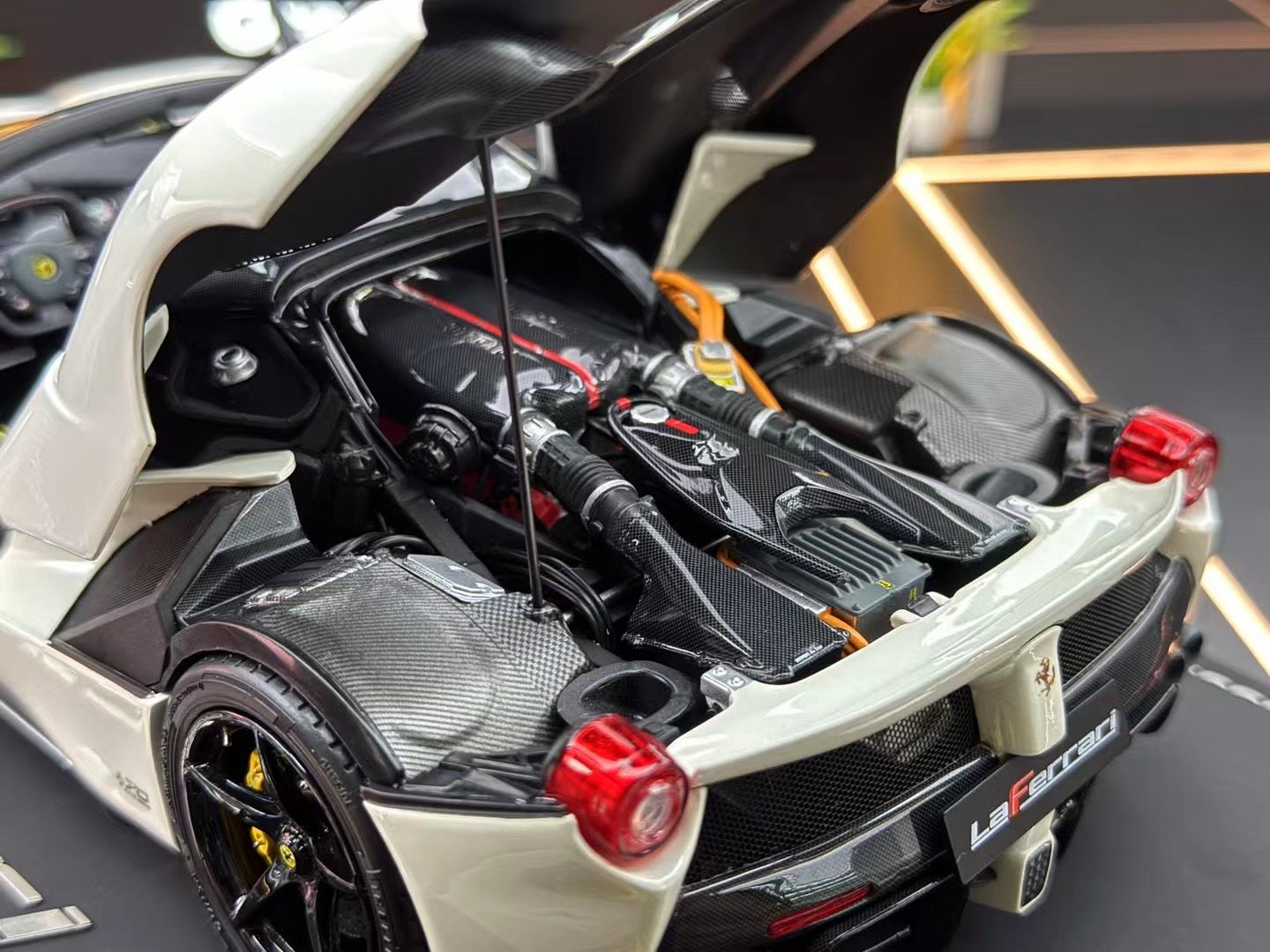 BBR 1/18 Ferrari LaFerrari Aperta Avus White 03/24 DDJ021