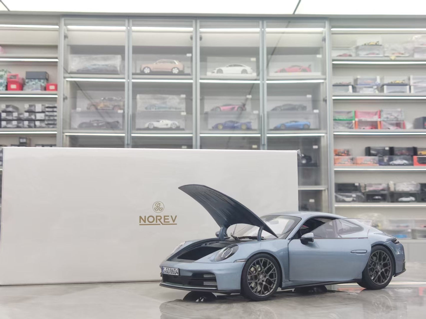 NOREV 1/18 Porsche 911 Carrera Cabriolet 2025 Metallic Grey 187170