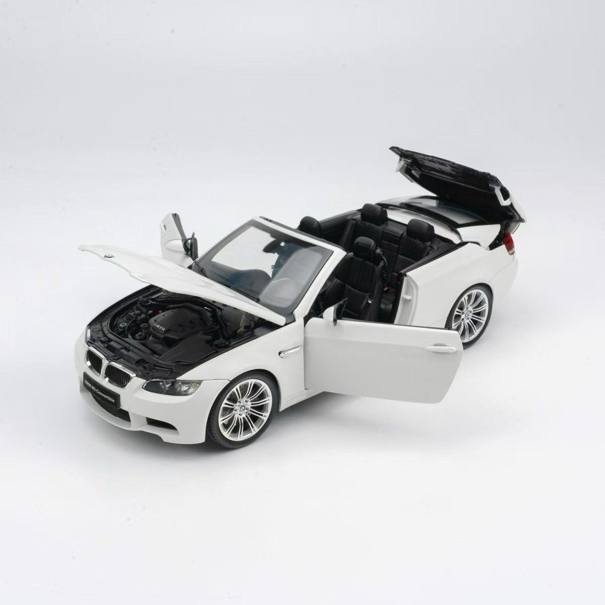 Kyosho 1:18 BMW M3 Converse (E93M) - Pre-order available in four colors, alloy alloy, fully open.