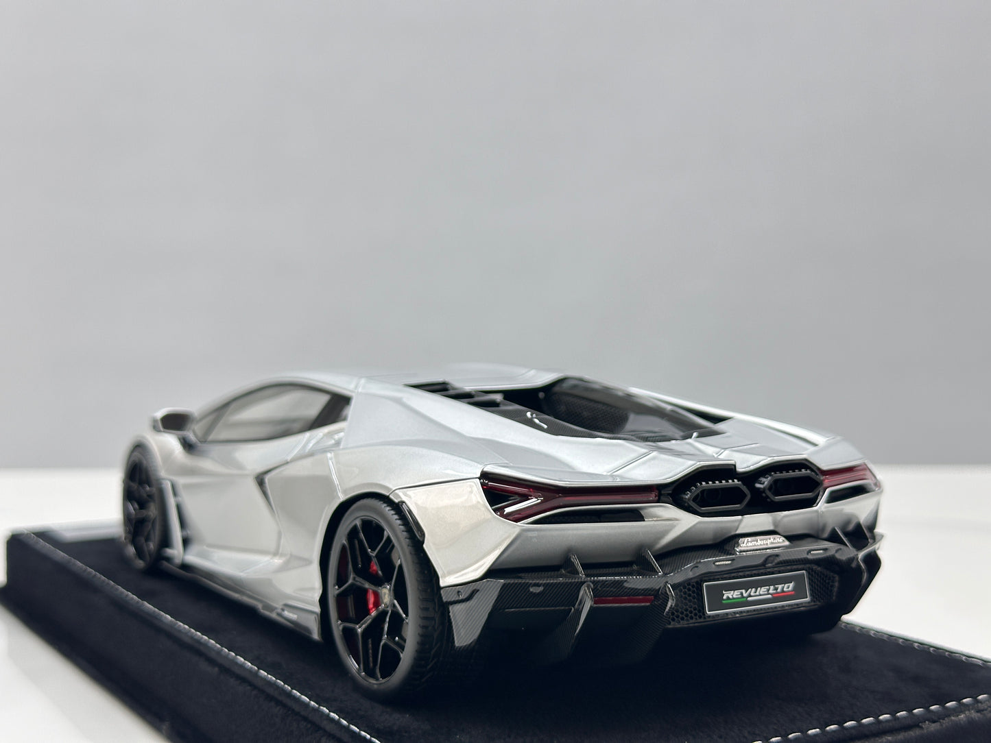HH Model 1/18 Lamborghini Revuelto Metallic Silver HH620
