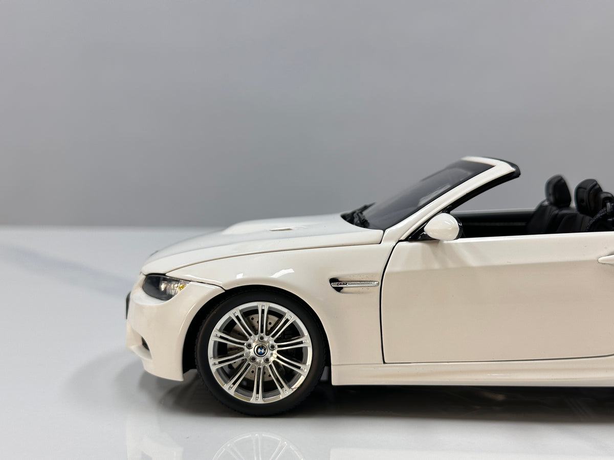 KYOSHO 1/18 BMW M3 Convertible (E93M) – White (08738AW)