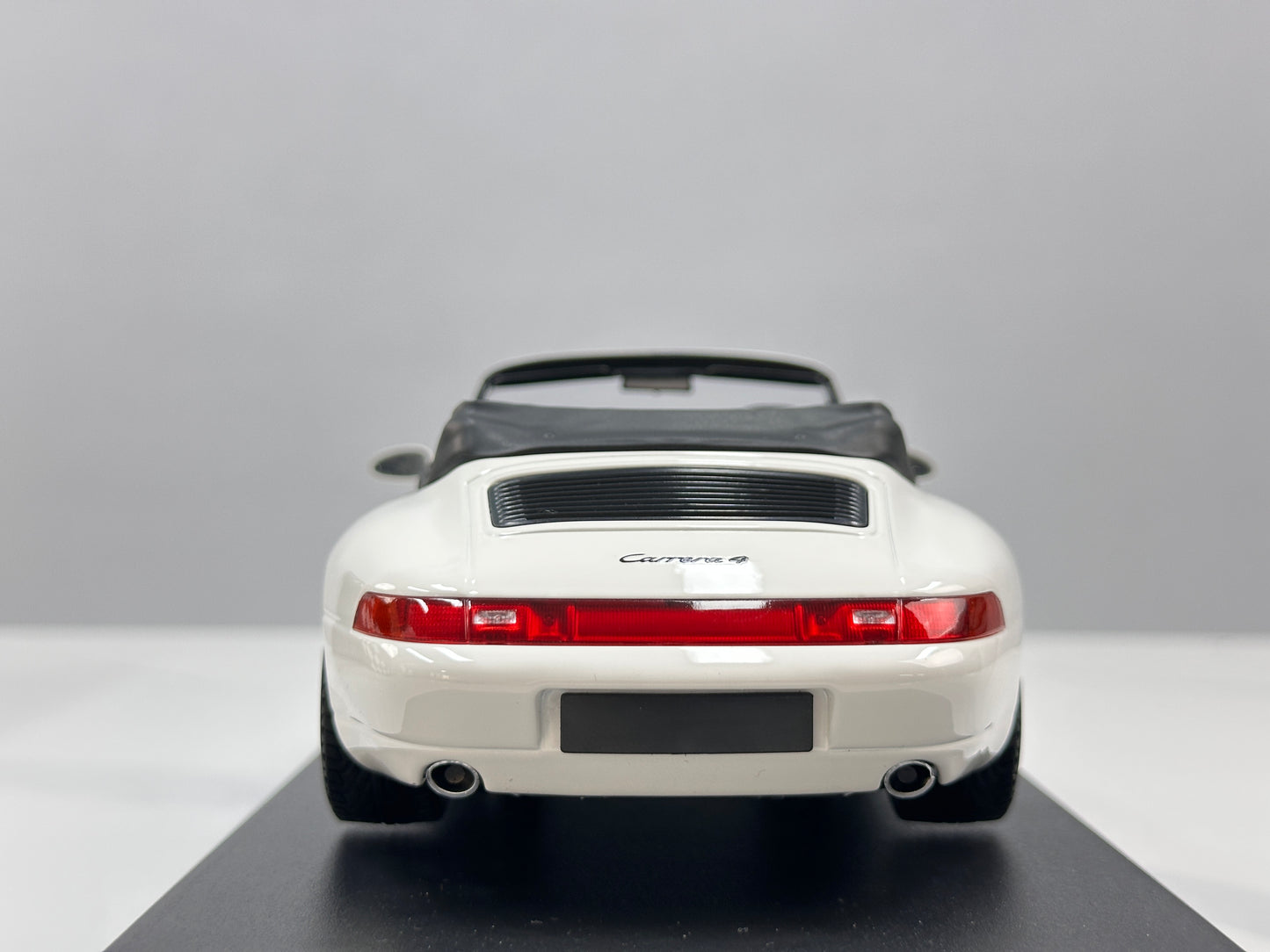 MINICHAMPS 1/18 Porsche 911 (993) Cabriolet White 155061131