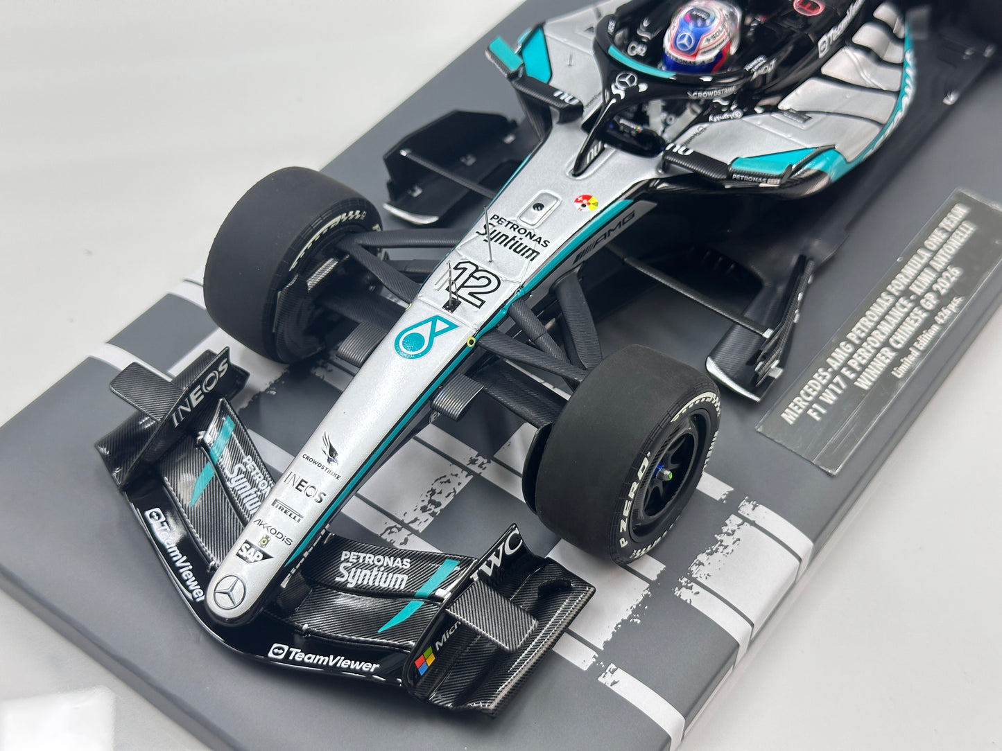MINICHAMPS 1/18 Mercedes-AMG PETRONAS F1 Team W17 K. Antonelli – 2026 Chinese Grand Prix Winner, Silver Livery (117260212)