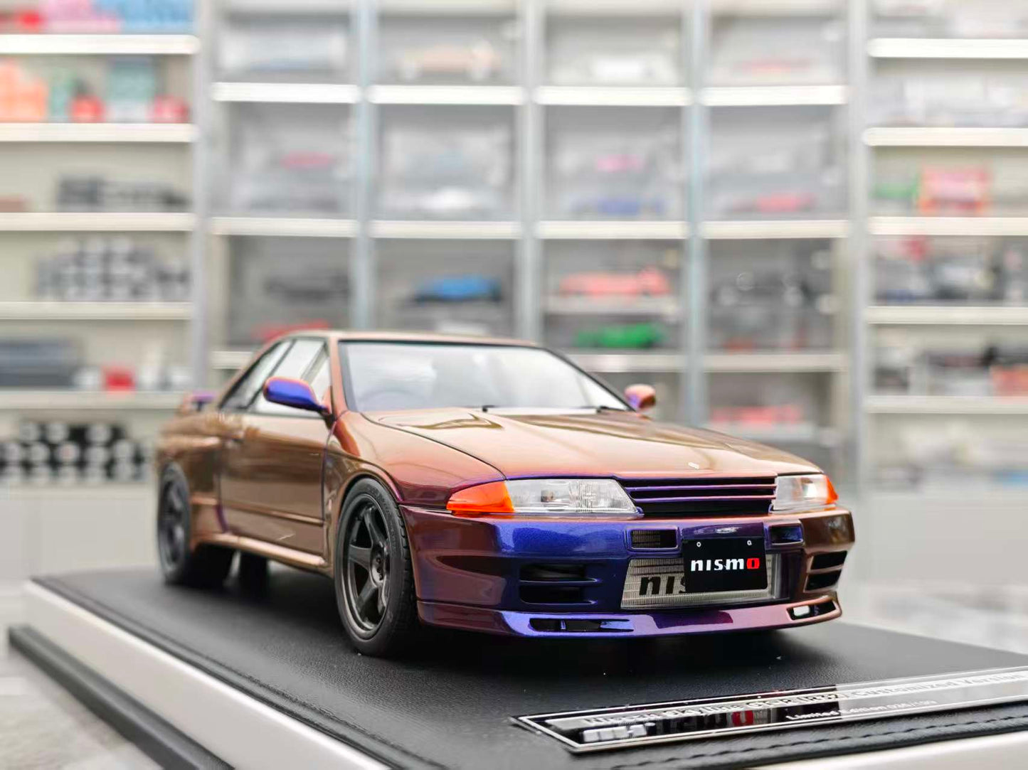 MOTORHELIX 1/18 Nissan Skyline GT-R (R32) Customized Version Chromatic Purple MH333