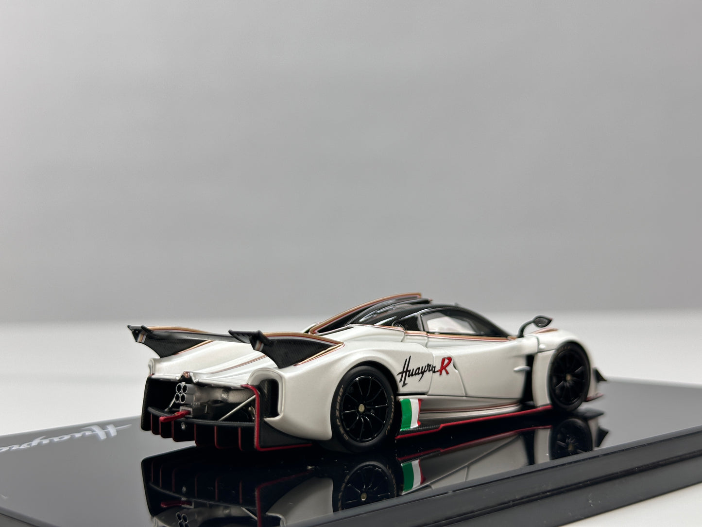 LCD 1/43 Pagani Huayra R Die-cast Model (Fully Opening Parts) - Matte White (LCD43017-PW)
