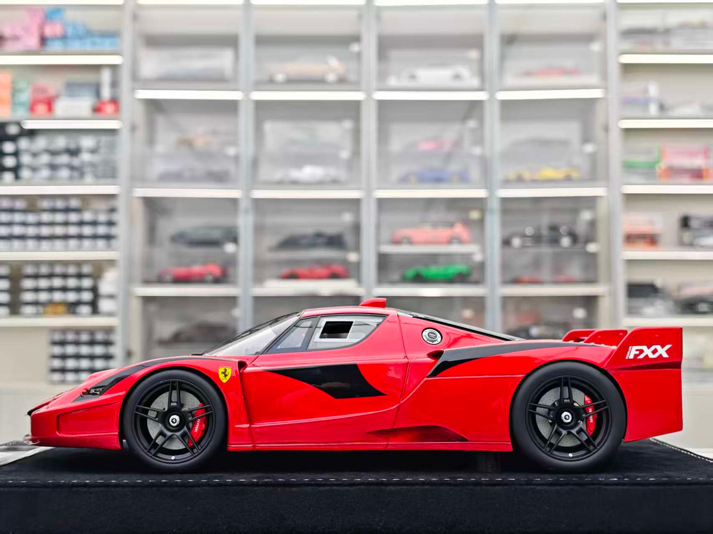 HH Model 1/18 Ferrari FXX Volcano Red HH547