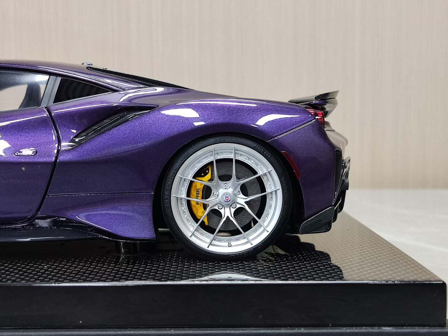 DM Pro 1/18 Ferrari 488 Pista – Purple (Black Base Version B) DGP002B