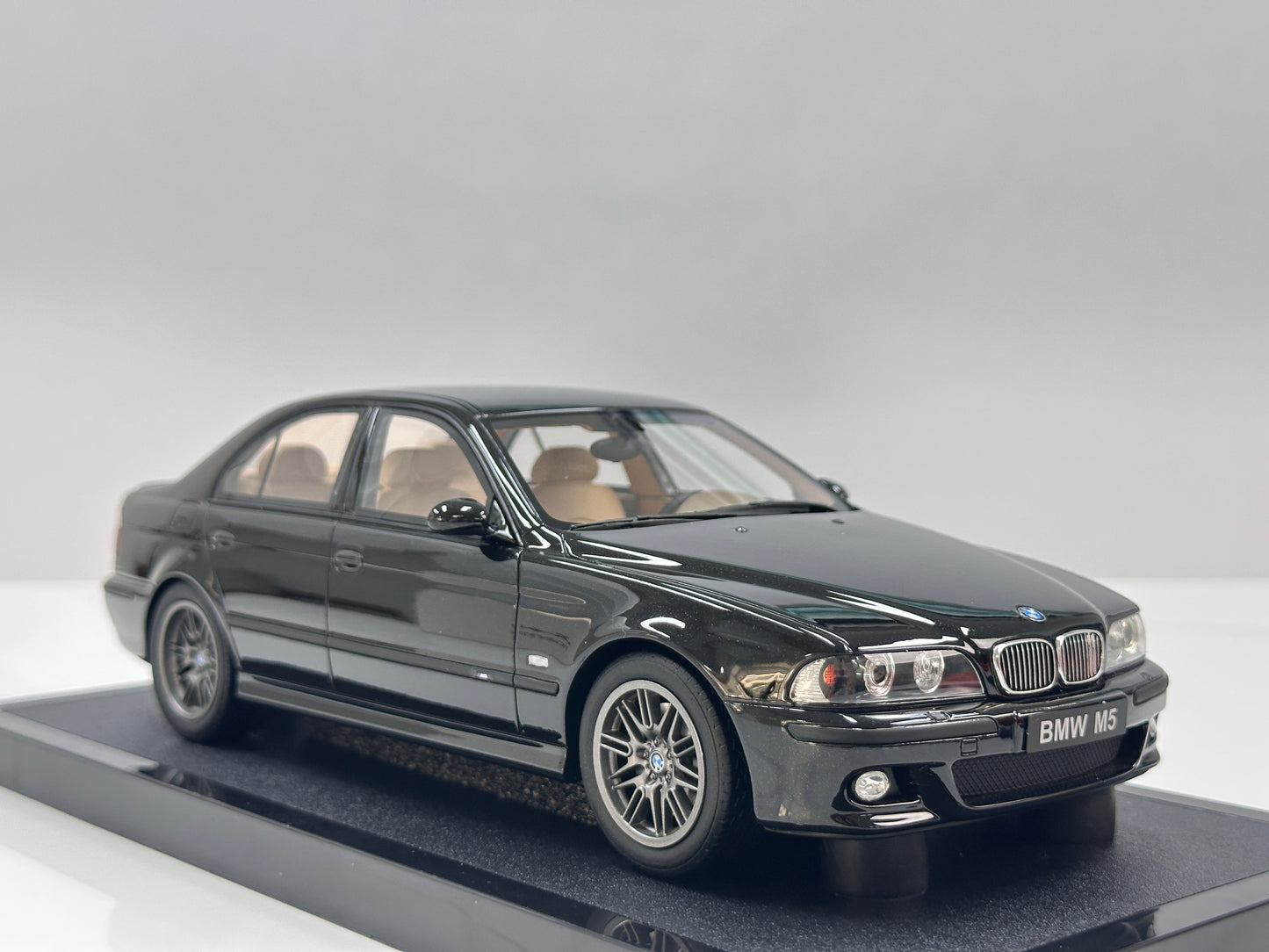 OTTO 1/18 BMW E39 M5 – Avus Blue Metallic (OT1338)