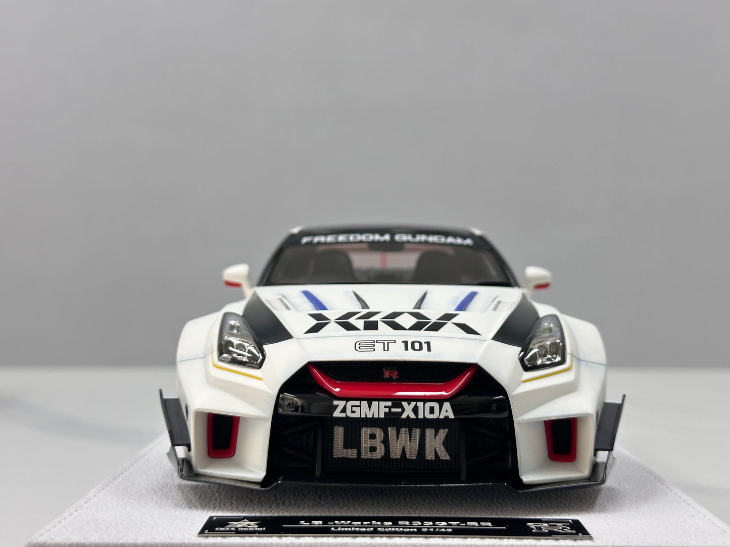 BBA MODEL 1/18 Nissan GTR 35GT-RR Gundam livery BBA062