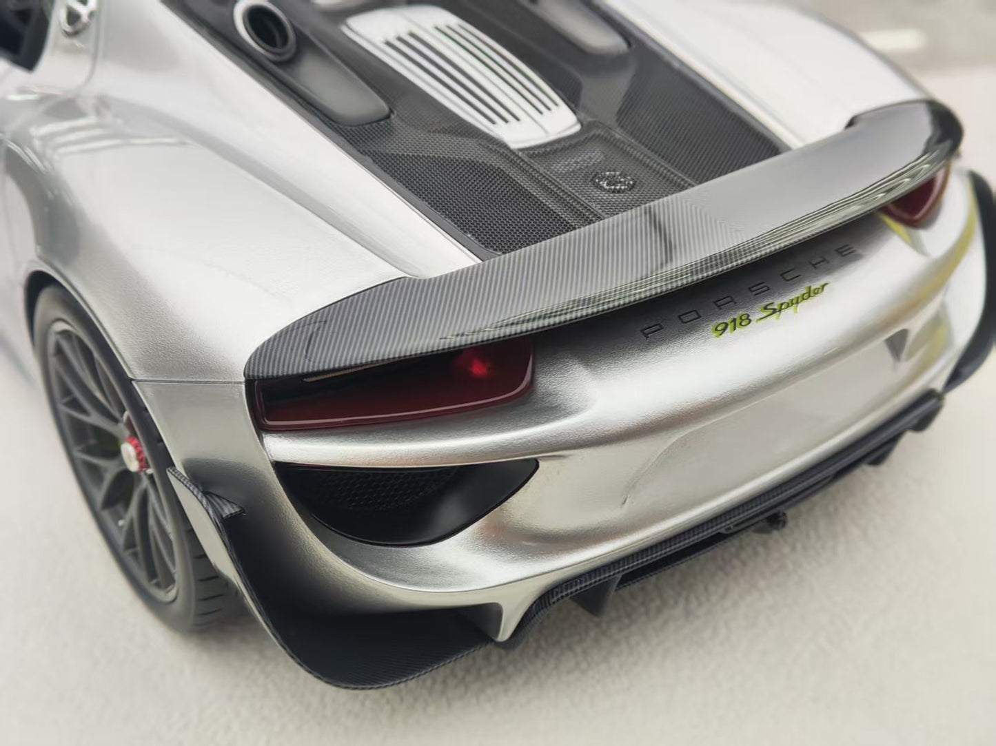 MAKEUP 1/18 Porsche 918 Spyder Silver Resin Model EML089B
