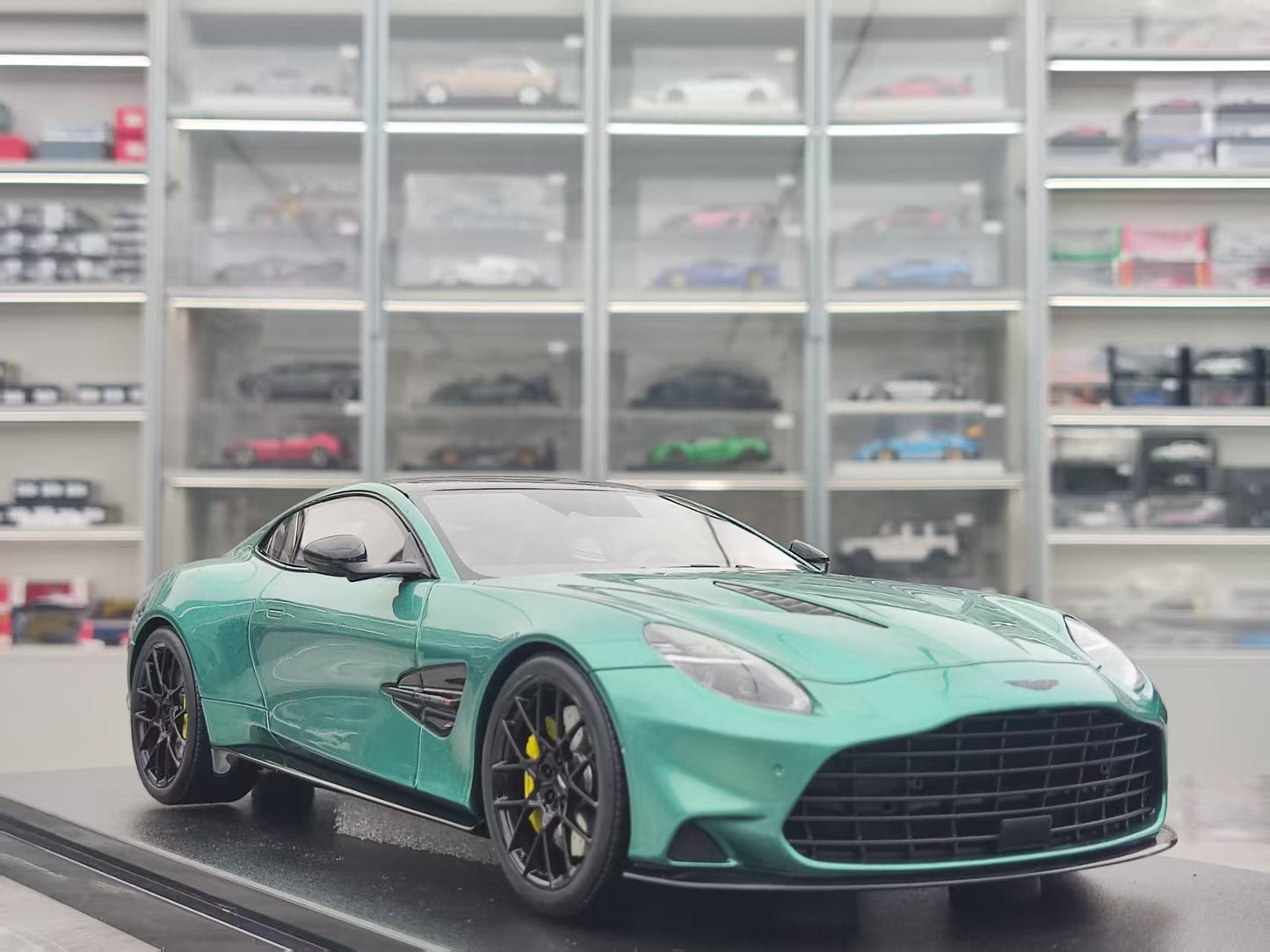 GT Spirit 1/18 Aston Martin Vanquish Green GT551