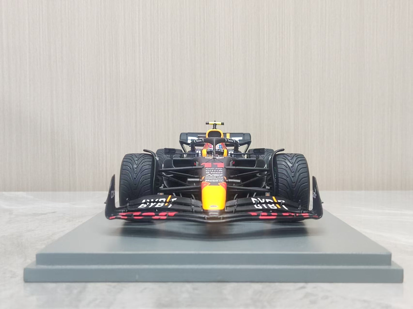 SPARK 1/18 Oracle Red Bull Racing RB18 (18S778)