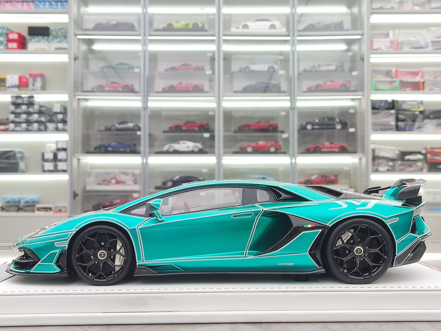 CE 1/18 Lamborghini SVJ Fluorescent Limited Edition Car Model