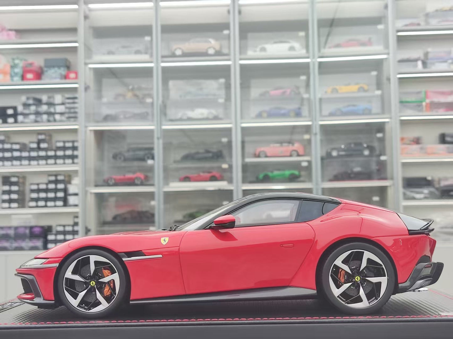 MR 1/18 Ferrari 12 Cilindri Standard Red FE043C