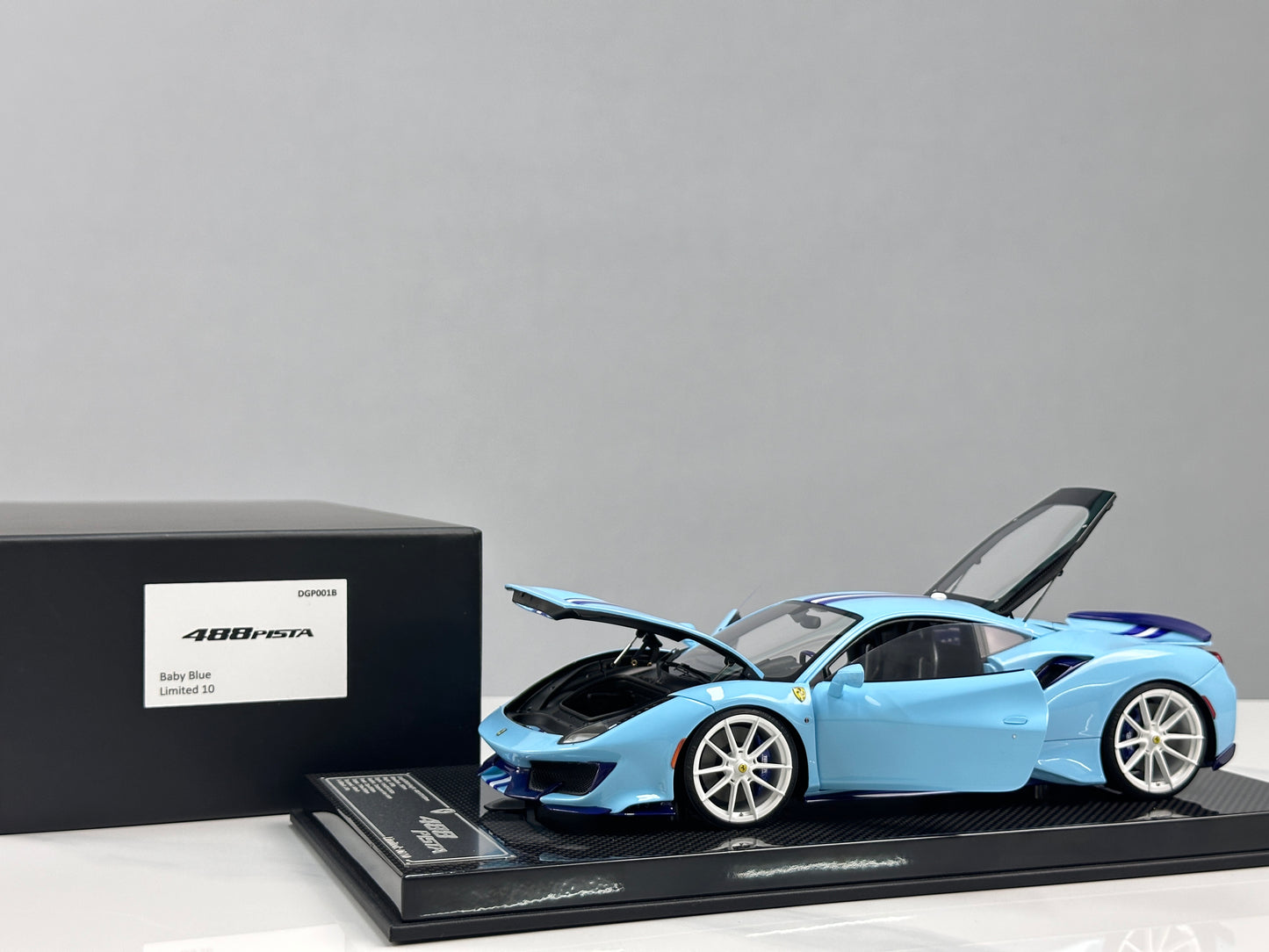 DM Pro 1/18 Ferrari 488pista Resin Fully Opening Baby Blue Simulation Model Car DGP001B
