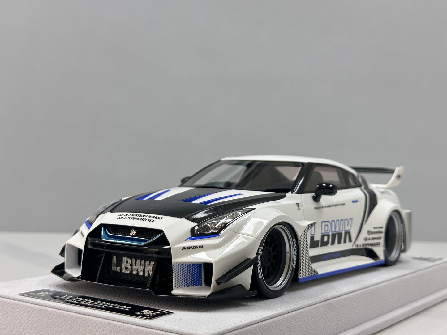 BBA MODEL 1/18 Nissan GTR 35GT-RR Blue and White Livery BBA064