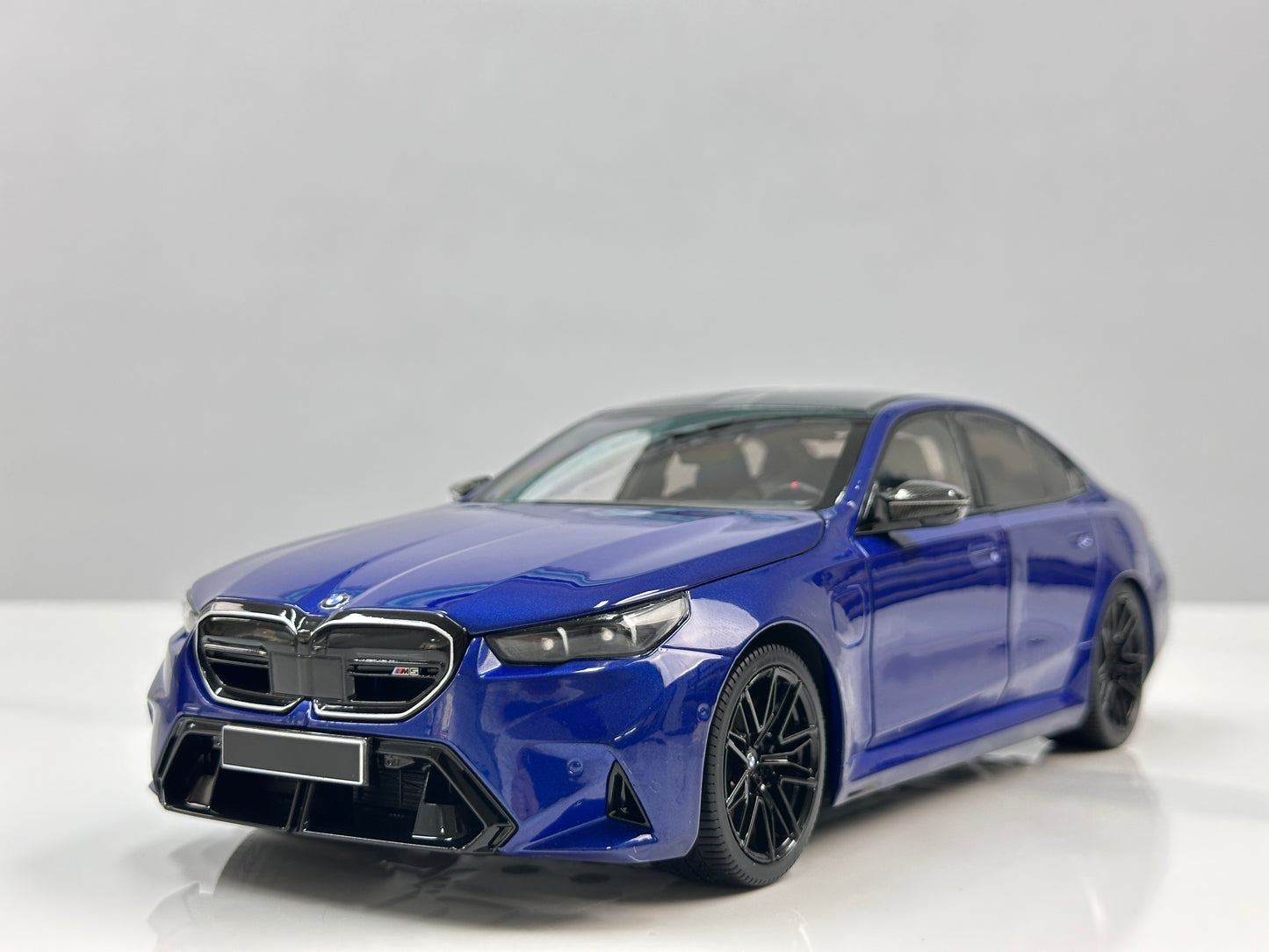 MINICHAMPS 1/18 BMW M5 2024 Metallic Blue 110023802
