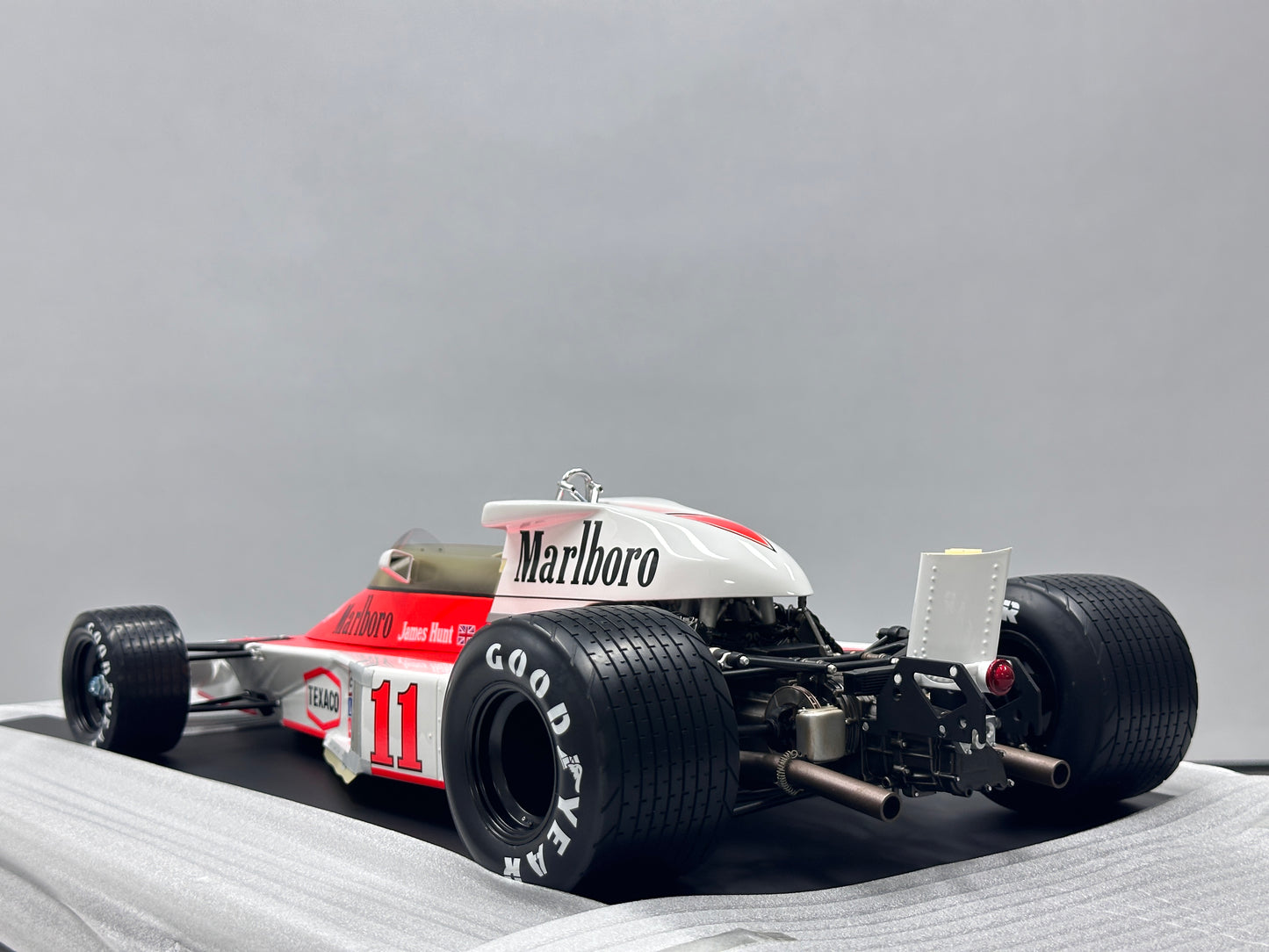Spark 1/8 McLaren M23 No. 11 (3rd Place, 1976 Japanese GP) – James Hunt – Red & White Livery (08SP263)