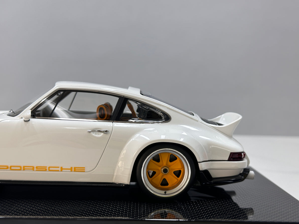 Dino Model 1/18 Porsche Singer DLS Metallic White DC005