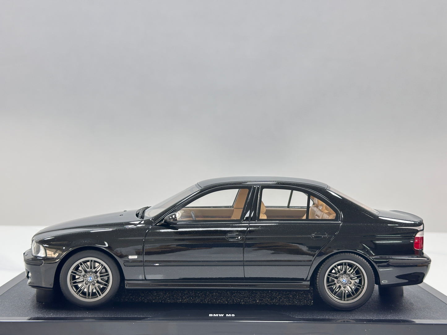 OTTO 1/18 BMW E39 M5 – Avus Blue Metallic (OT1338)