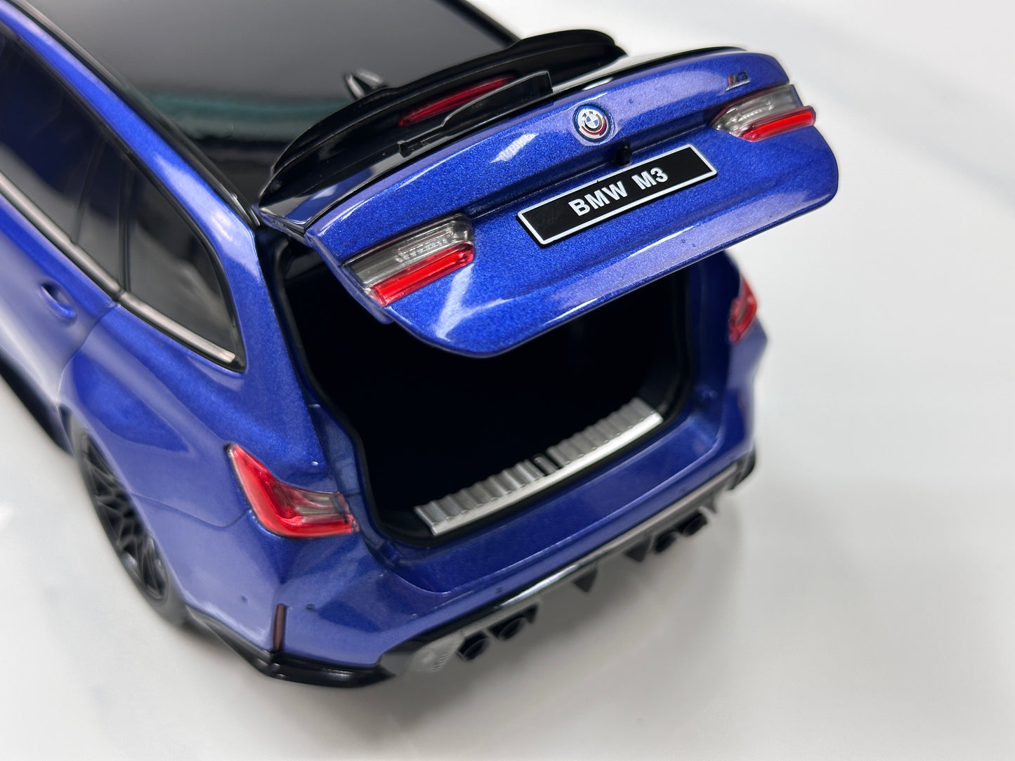 TSM MODEL 1/18 BMW M3 Touring M Portimao Blue TSM181029
