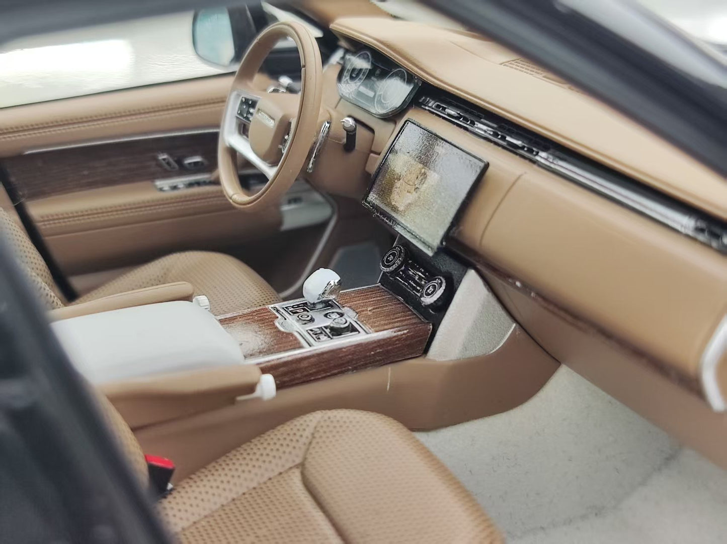 LCD 1/18 Land Rover Genesis Extended Edition Black Alloy Car Model LCD120