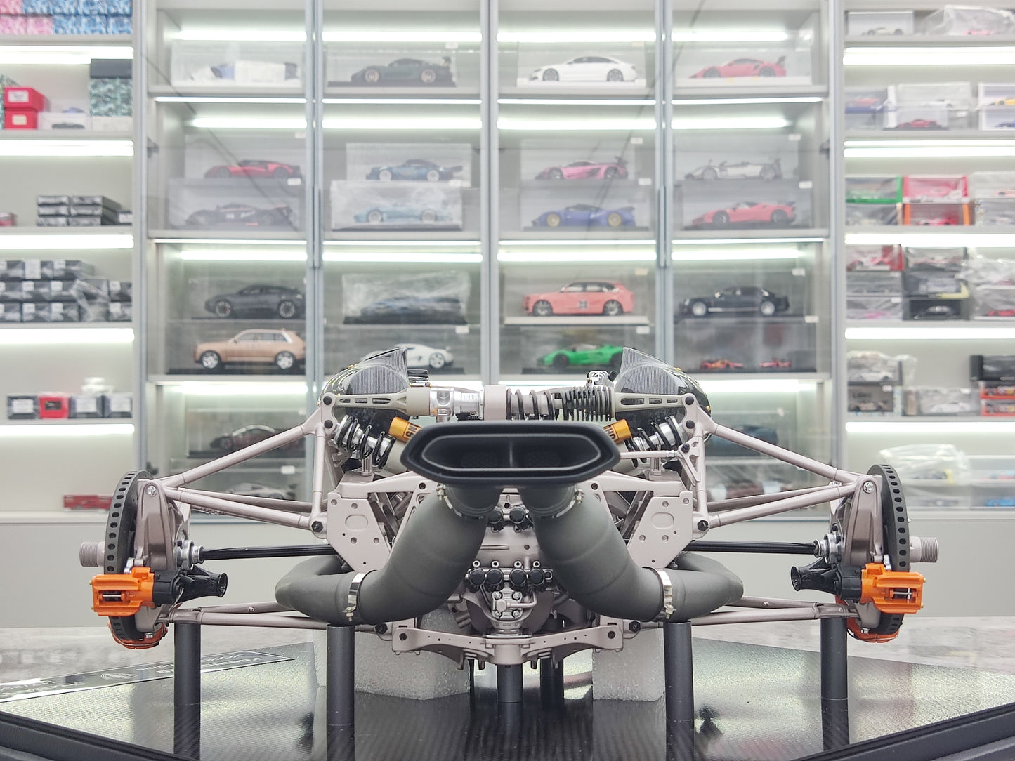 FRONTIART 1/6 Koenigsegg Jesko Engine Black Green FA087