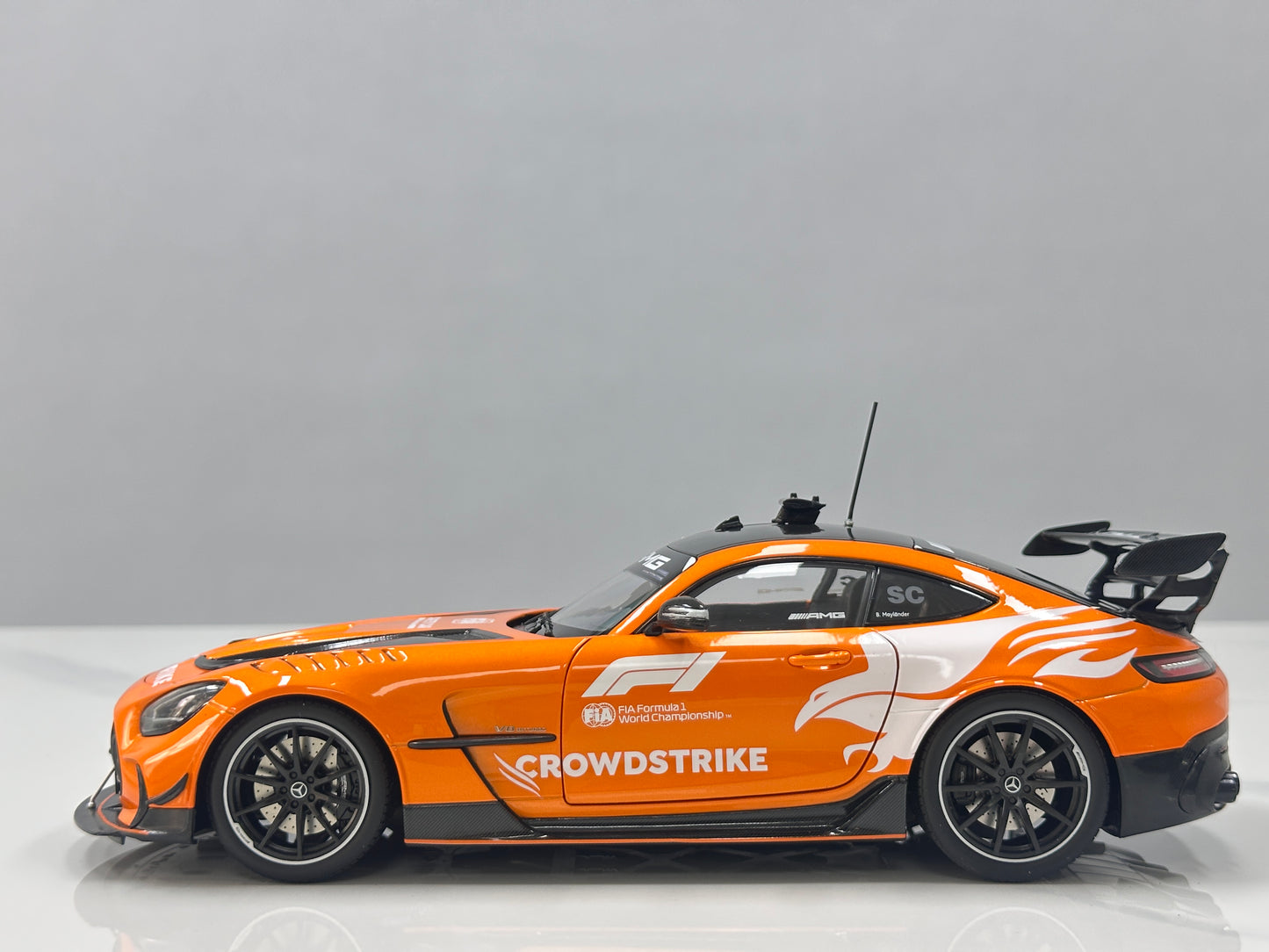 MINICHAMPS 1/18 Mercedes-AMG GT BLACK SERIES SILVERSTONE 2025 Safety Car Orange 110032092