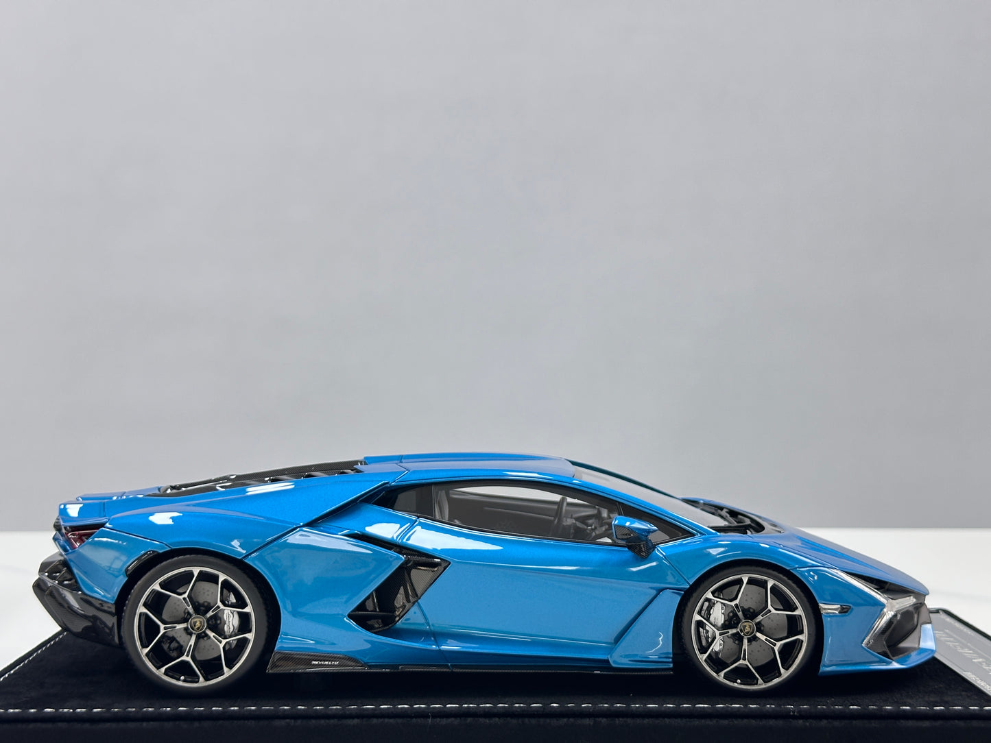 HH Model 1/18 Lamborghini Revuelto 40th Anniversary Blue HH619