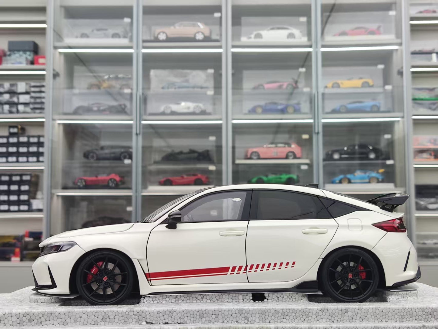 MOTORHELIX 1/18 Honda Civic Type R (FL5) Ultimate Edition, White MH349