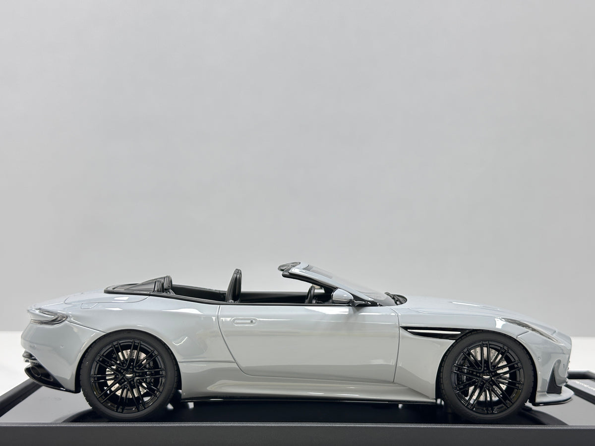 MOTORHELIX 1/18 Aston Martin DB12 Volante (Convertible) - Porcelain Grey - MH396