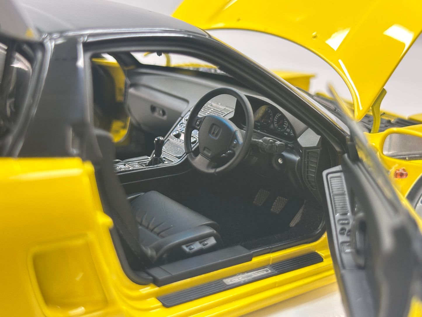 LCD 1/18 Honda NSX 1st Generation (MK1/NA1) Yellow LCD18022-YE