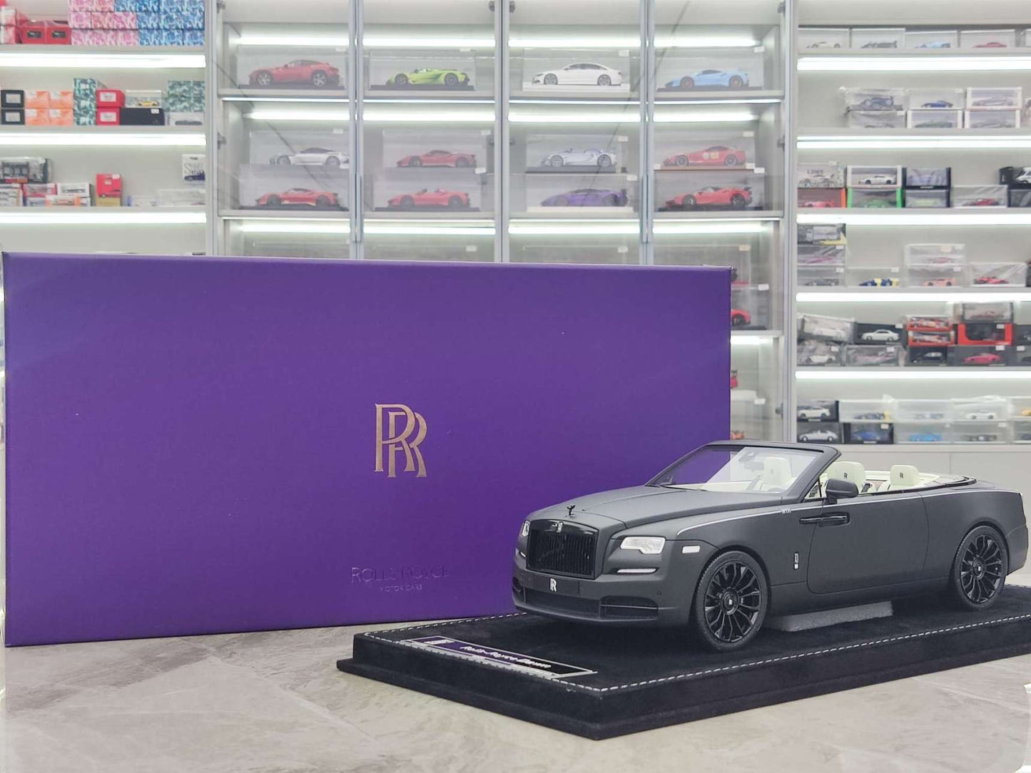HH Model 1/18 Rolls-Royce Dawn (Matte Black) HH426