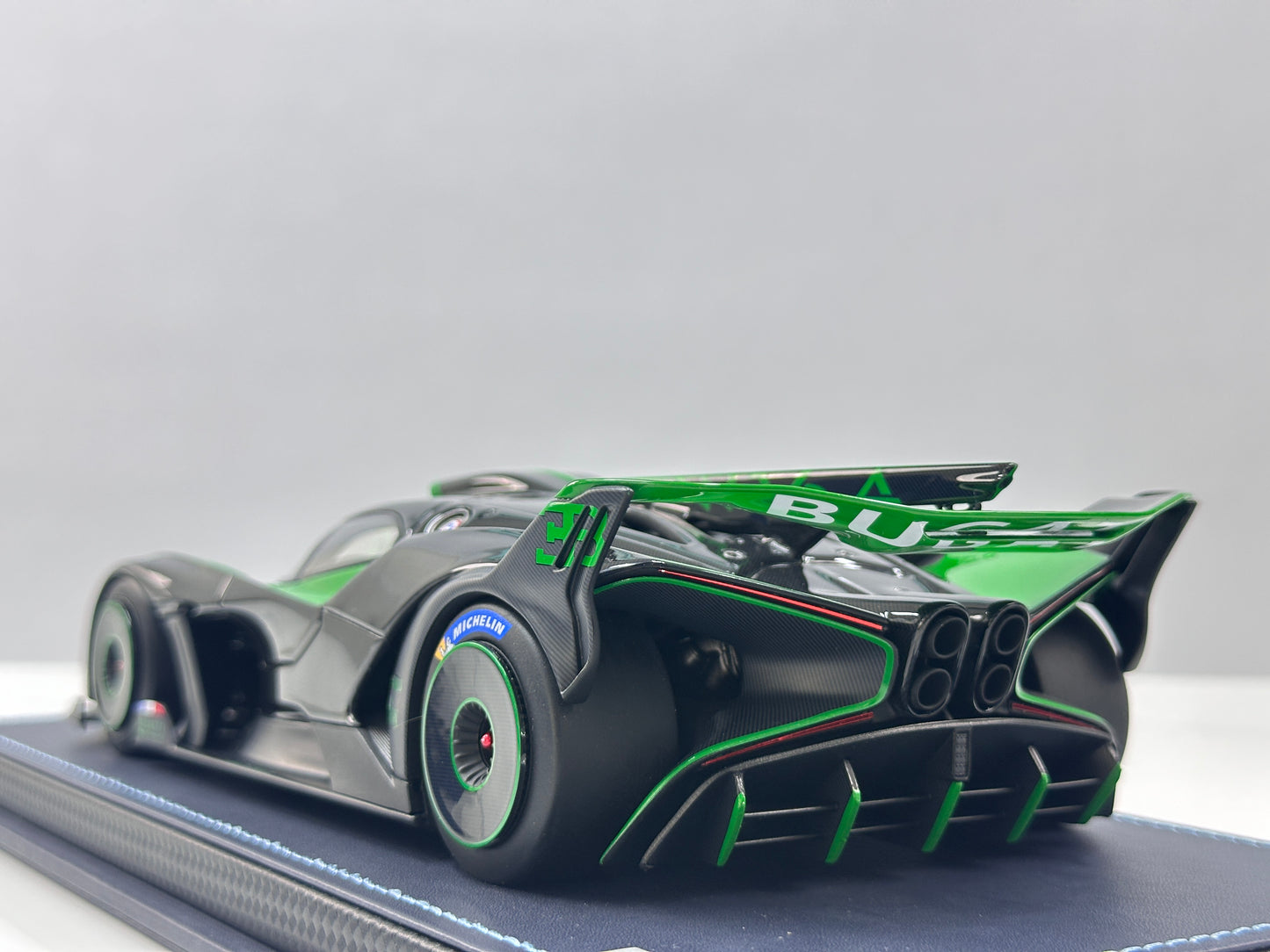 MR 1/18 Bugatti Bolide Viper Green BUG014B
