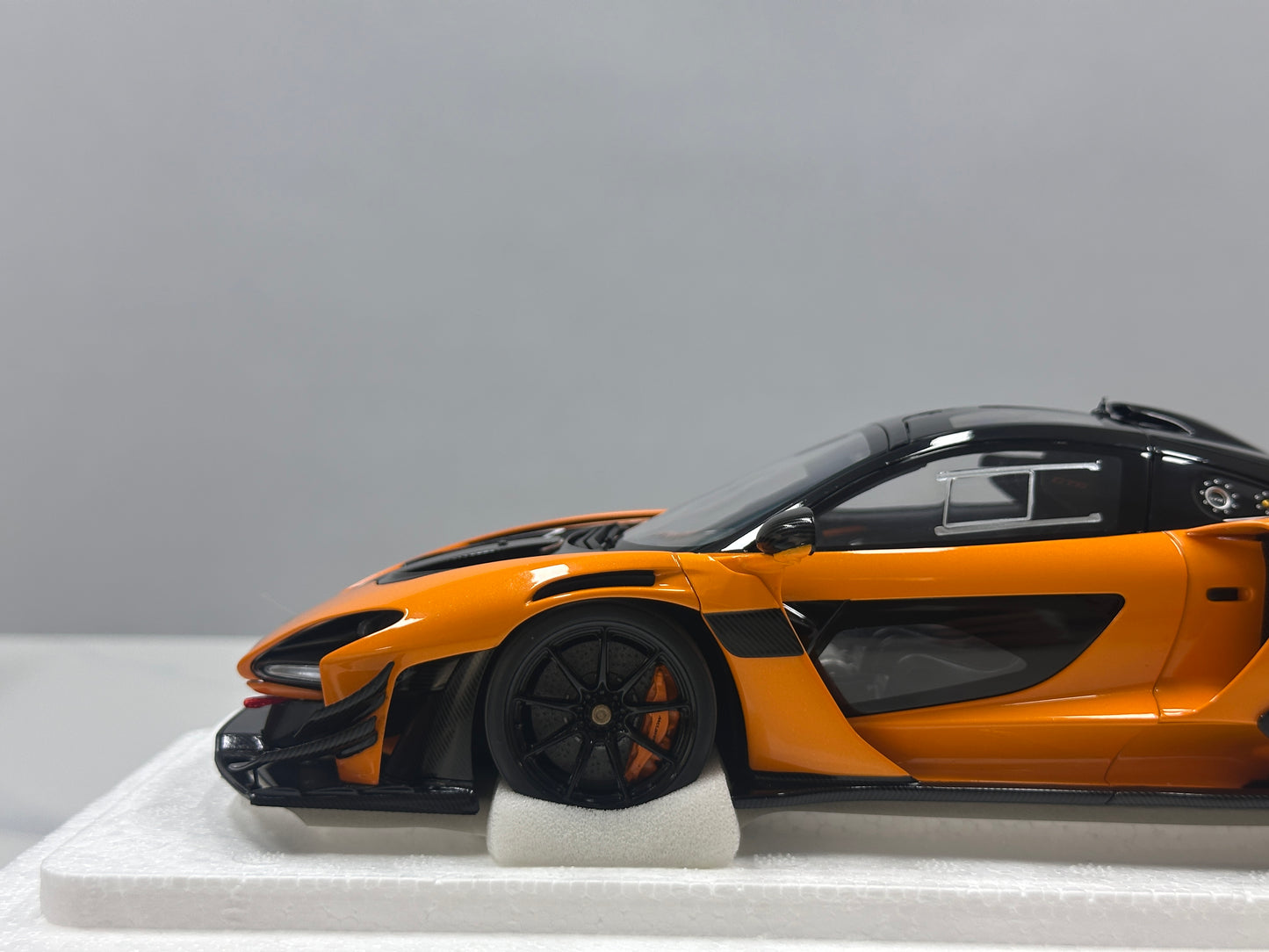 AUTO Art 1/18 McLaren SENNA GTR Orange 81956