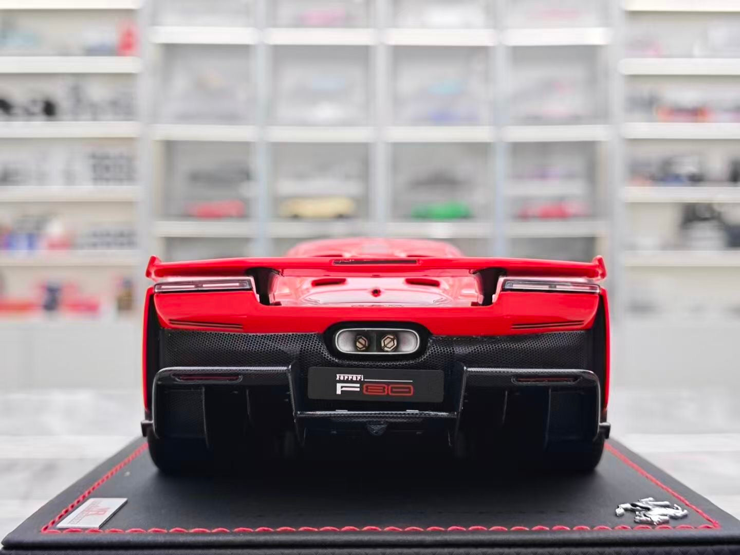 MR 1/18 Ferrari F80 Hardtop – Racing Red (FE045G)