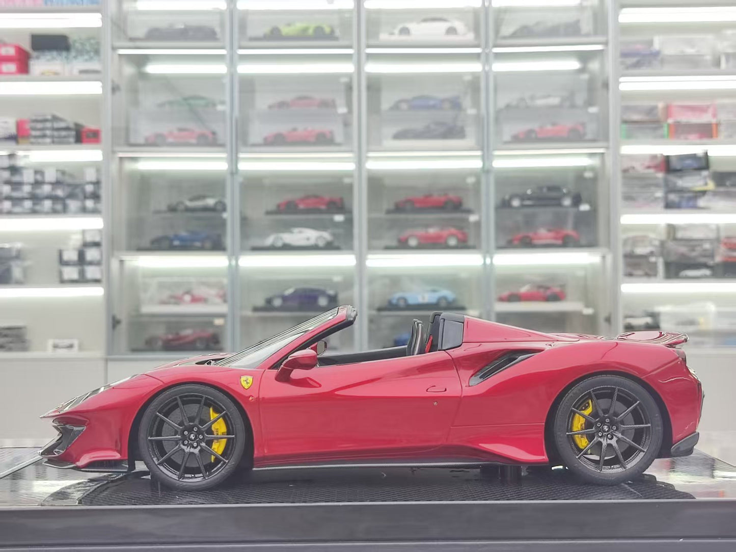 Dino Model 1/18 Ferrari 488 Pista Spider, carbon fiber chassis, customized, custom color, resin car model, FPC998B