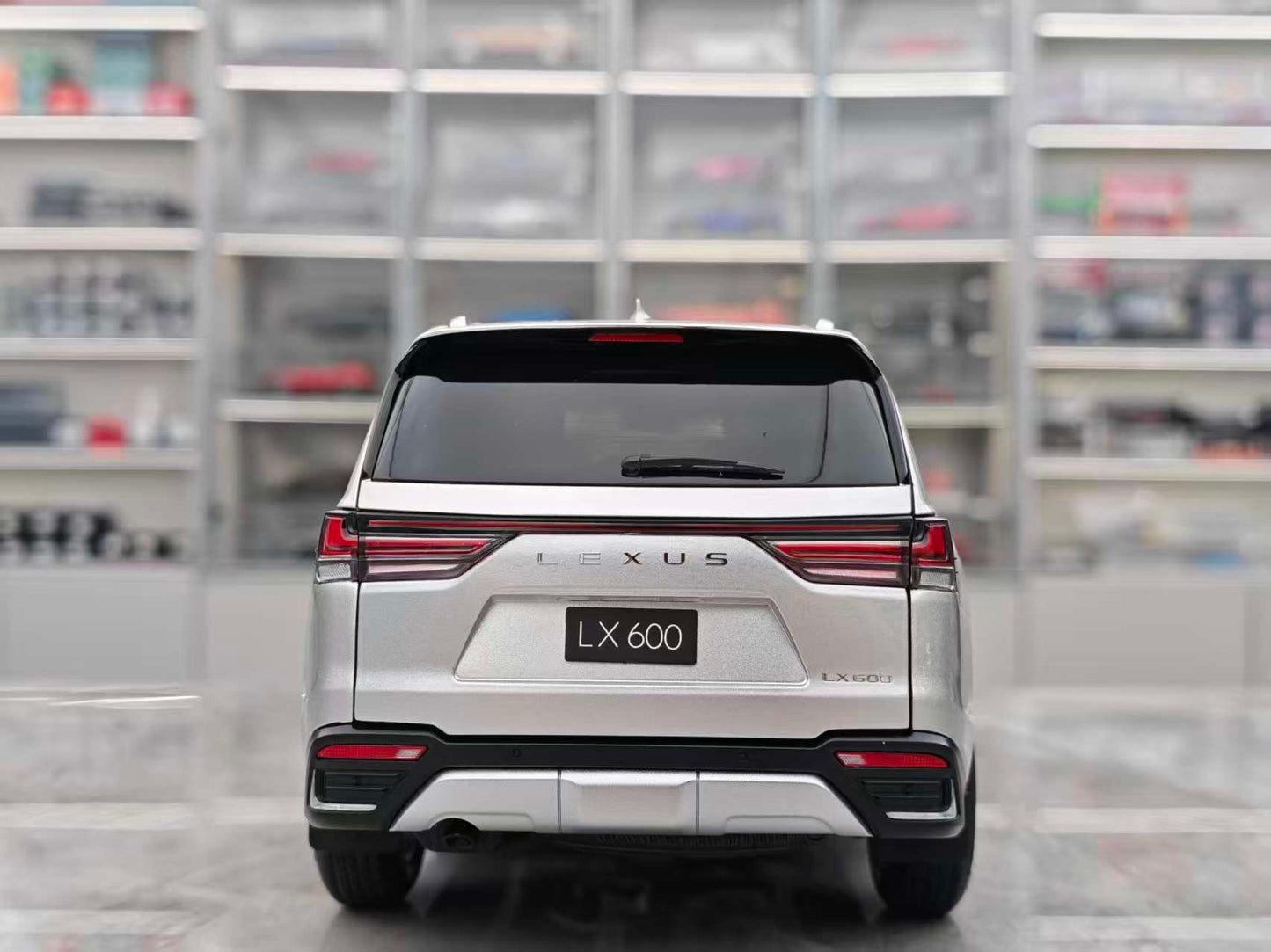 LCD 1/18 Lexus LX600 Silver Alloy Car Model LCD122