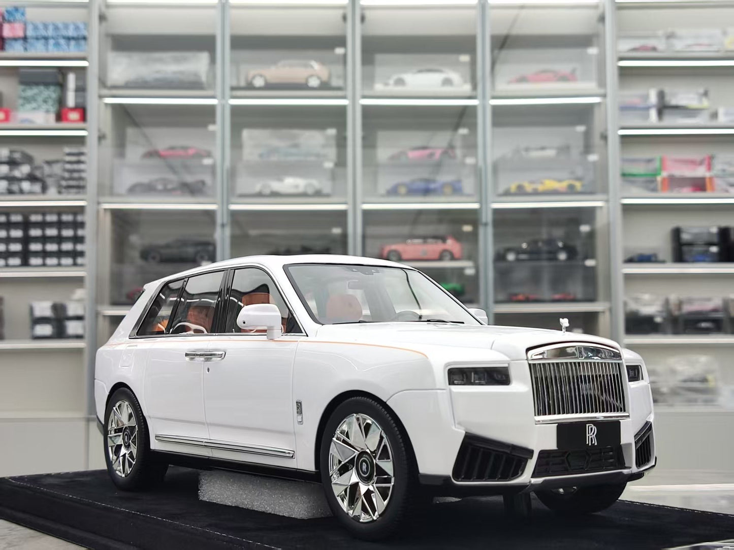 HH Model 1/18 Rolls-Royce Cullinan Series II Pearl White HH540