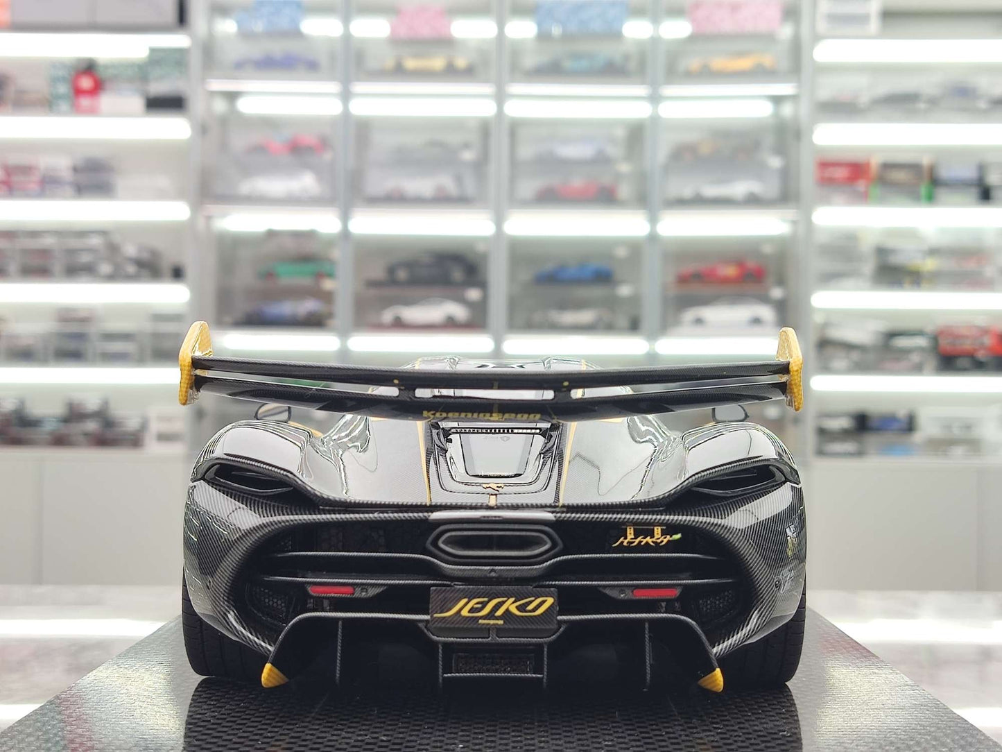 FRONTIART 1/18 Koenigsegg Jesko Carbon Gold FA149
