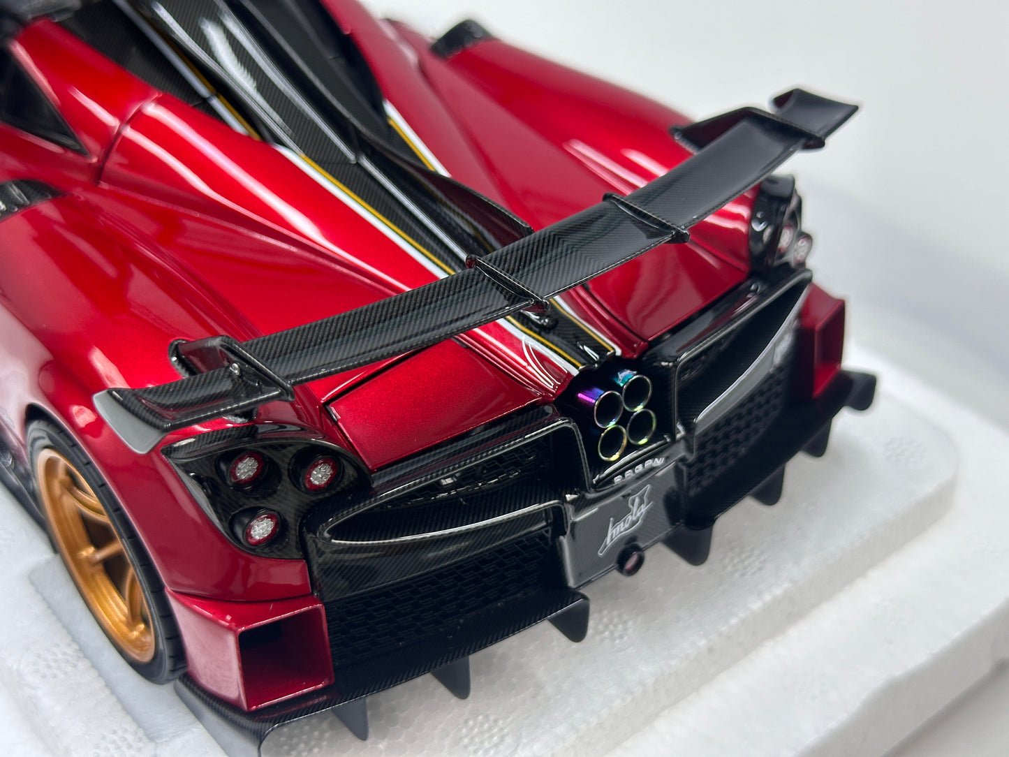LCD 1/18 Pagani Imola Red LCD18023-RE