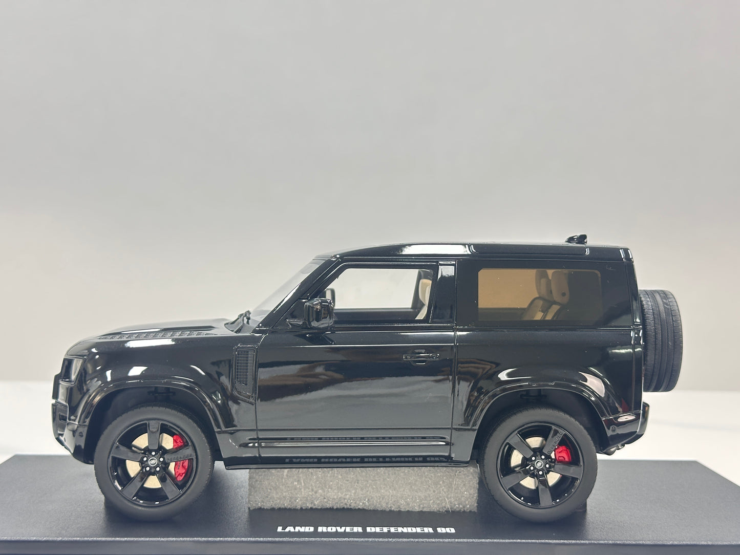 GT Spirit 1/18 Land Rover Defender 90 Black GT992