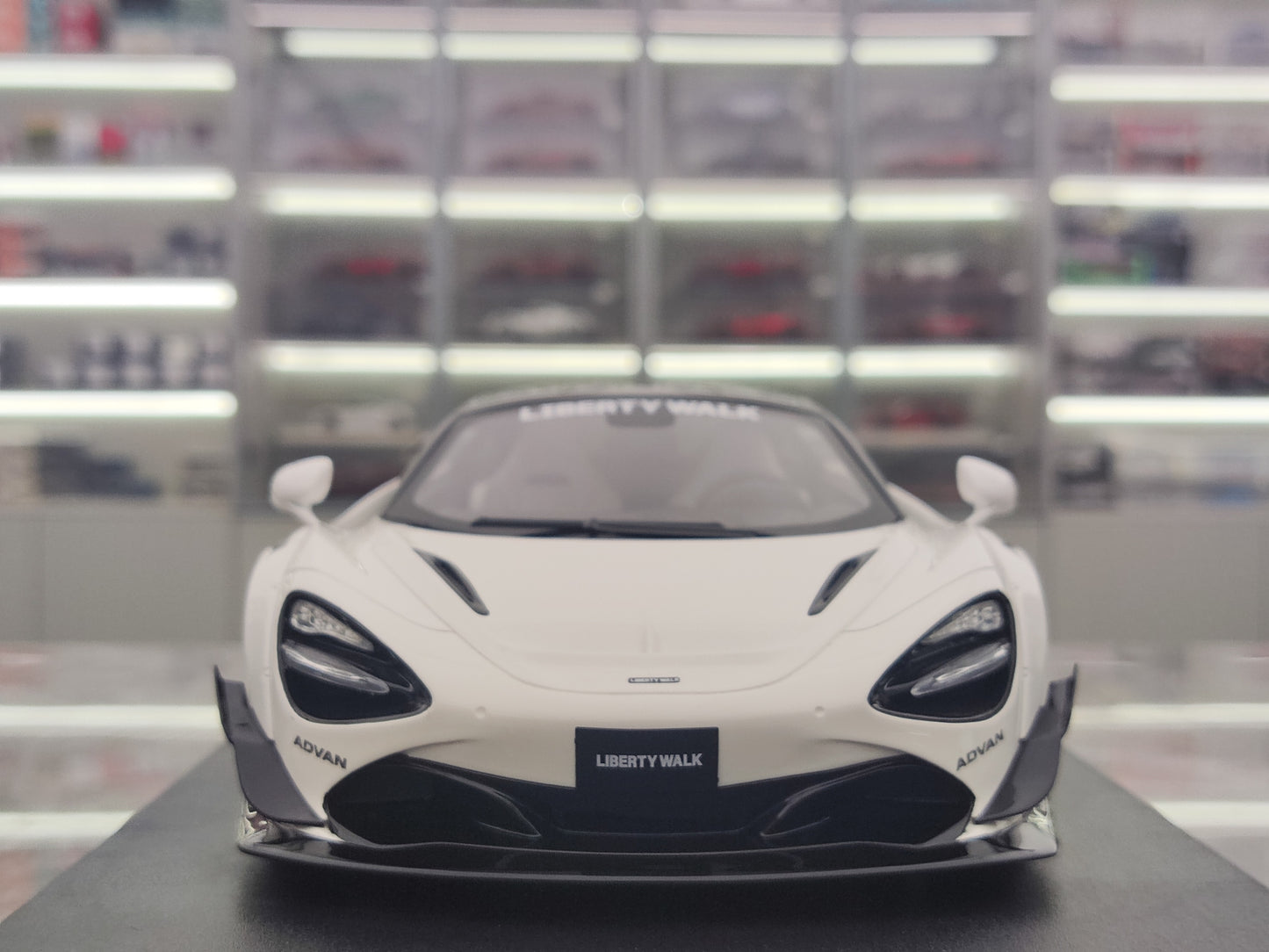 GT Spirit 1/18 McLaren 720S Blanka Simulada Modelaŭto CLDC040