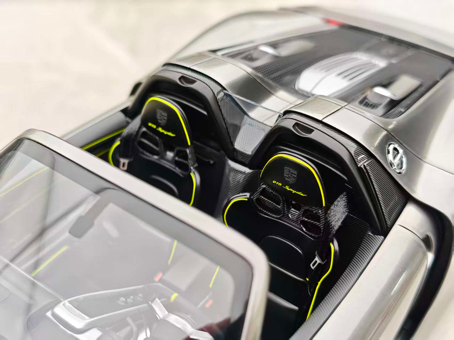 MAKEUP 1/18 Porsche 918 Spyder, Silver, EML045J